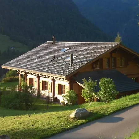 Ideally Located Splendid Chalet In The Swiss Alps شاليه